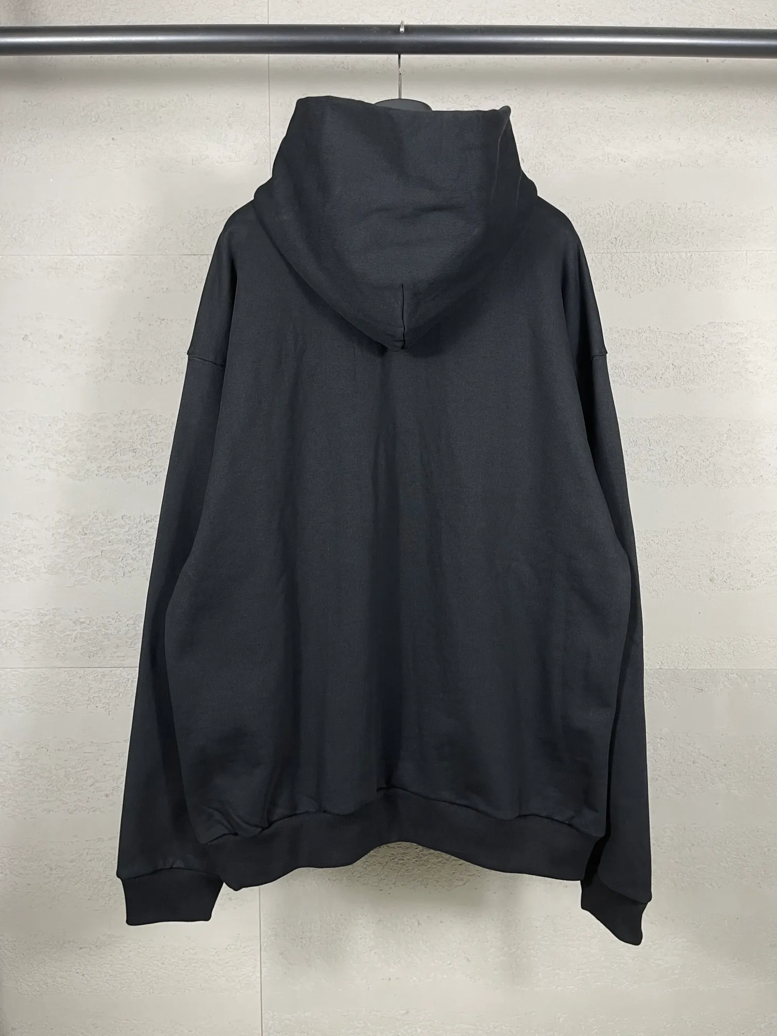【 . Quality】BALENCI*GA/ .SS 24 New Arrival， I Love Paris& Balenciaxx . . Authentic ， ！ ZP 。 460 ， . ， ，。 。 . ， 。 OS . Same Style ：BL 238908 :：Black Size：XS S M L